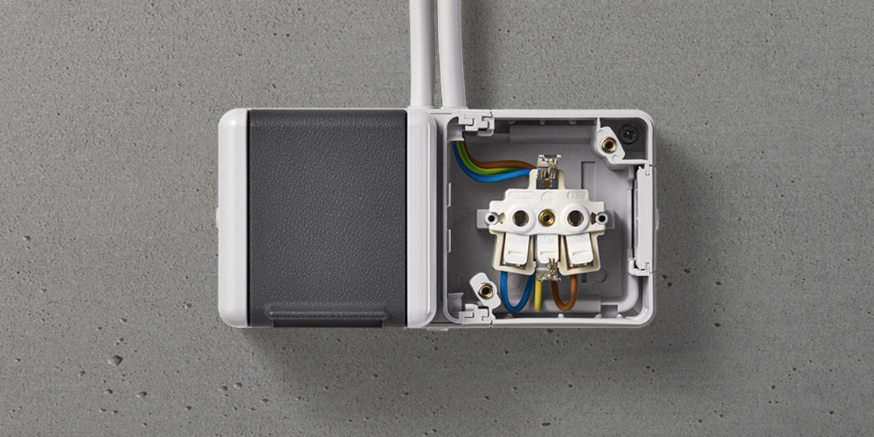 Doppelsteckdose mit Trennsteg bei Elektrobau- Schumann in Münchenbernsdorf
